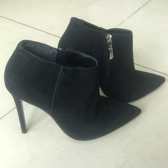 Steve Madden Size 7 Black Pointed Bootie Heels - Picture 2 of 4